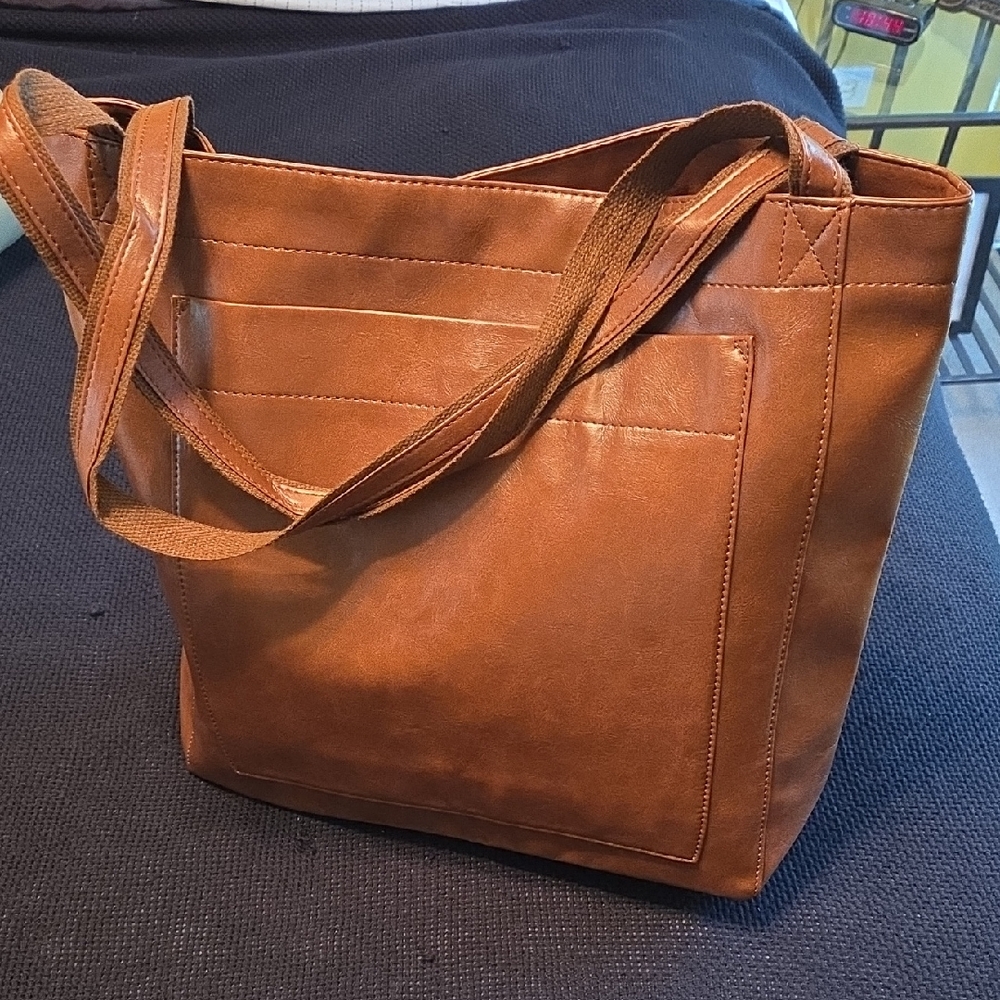 Elegant NWOT Brown Huge Tote Bag w/snap Closure, Outside Pocket